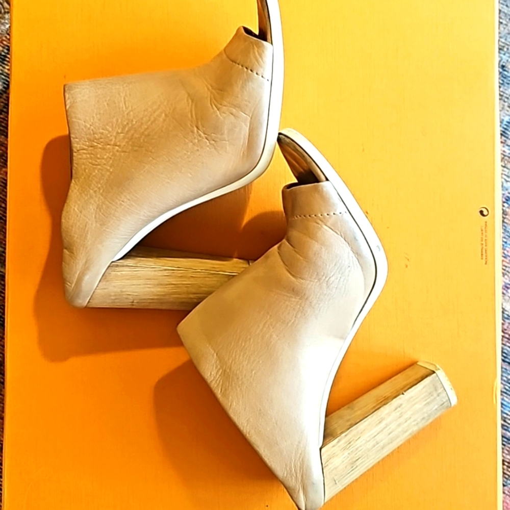 Vince Nude Sandals